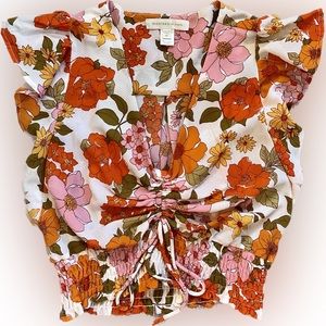Women’s Floral Top Size Medium